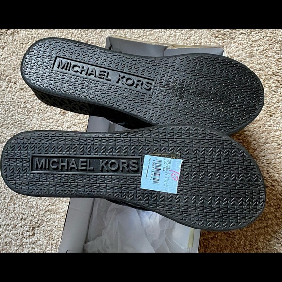 COPY - New in box Michael Kors Sandals available size - Picture 3 of 9